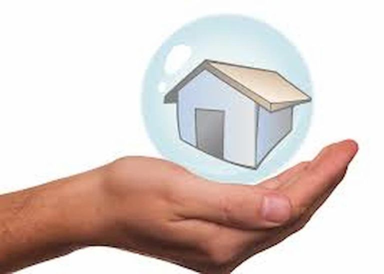 imagen de casa sobre mano